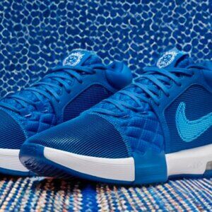 Nike Lebron James Witness VIII Size 6Y/7.5W